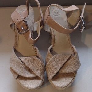 Guess wedged burlap sandals 8 and 1/2 women's